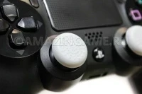 Накладка на стик PS4 Dualshock 4 (плоская, рельефная) Белая