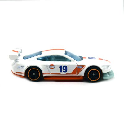 Машинка Hot Wheels Custom 18 Ford Mustang GT FYB67 (б/у)