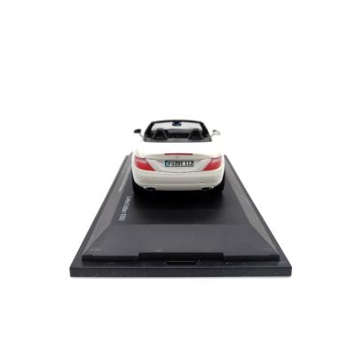 Модель автомобиля Schuco 450745200 Mercedes-Benz SLK-Class 1:43 (white)